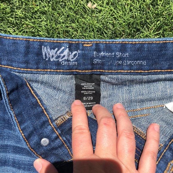 Massimo Boyfriend Shorts - Picture 2 of 4